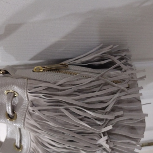 Samantha Vega Grey Leather Fringe Drawstring Bags, Handbags, Magnetic Closure - Picture 5 of 17